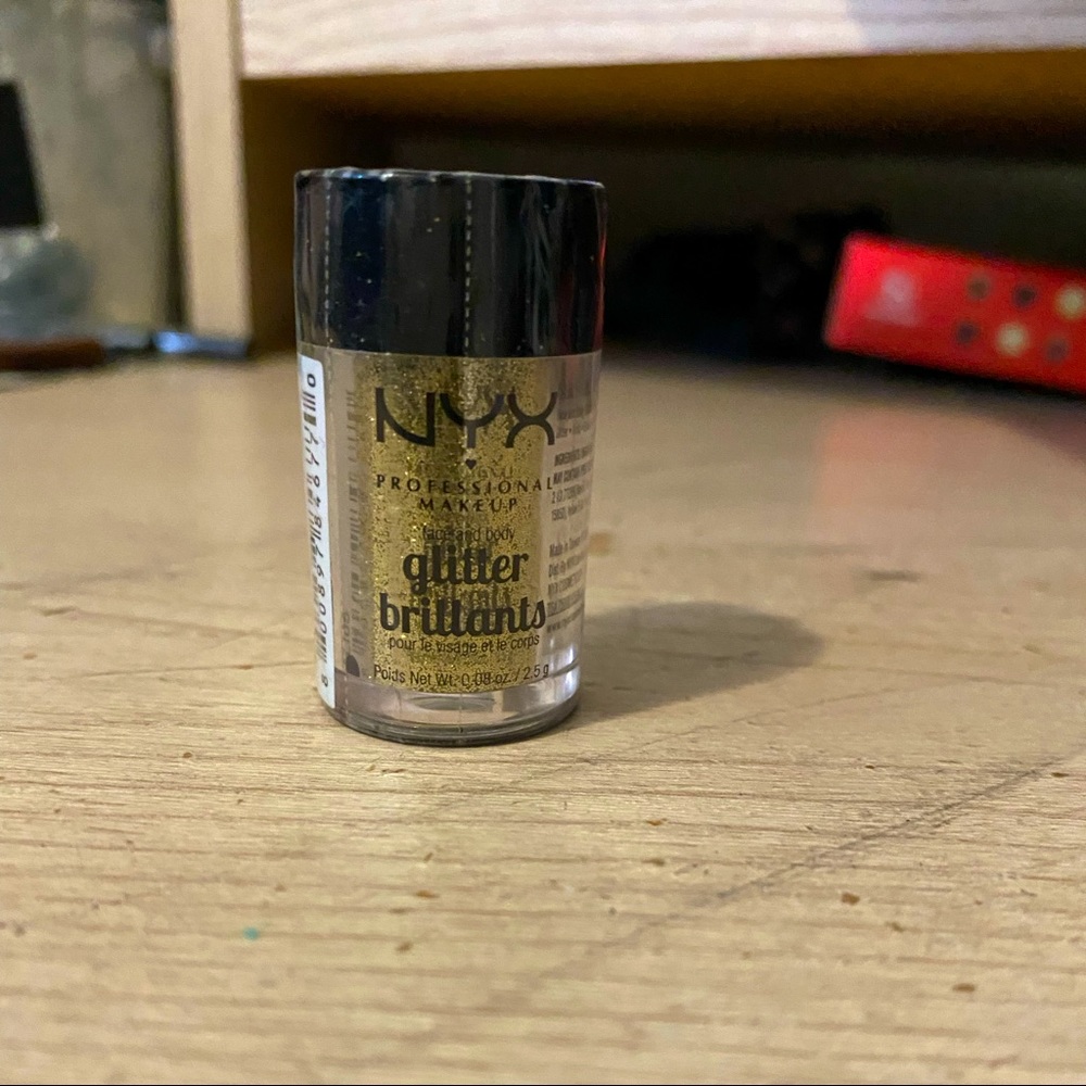 NYX Gold Glitter Highlighter